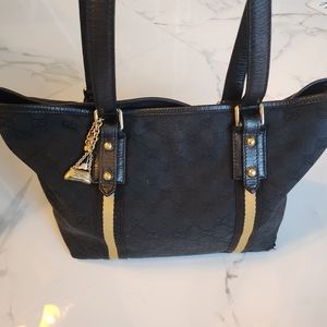 Beautiful Authentic Gucci Sherry Line Charm tote Black